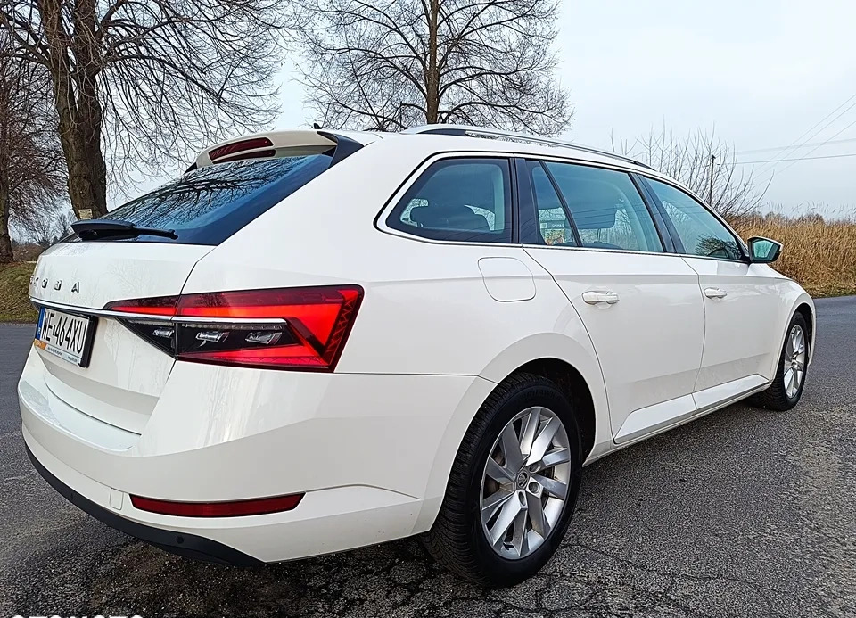 Skoda Superb cena 87700 przebieg: 121000, rok produkcji 2019 z Toruń małe 781